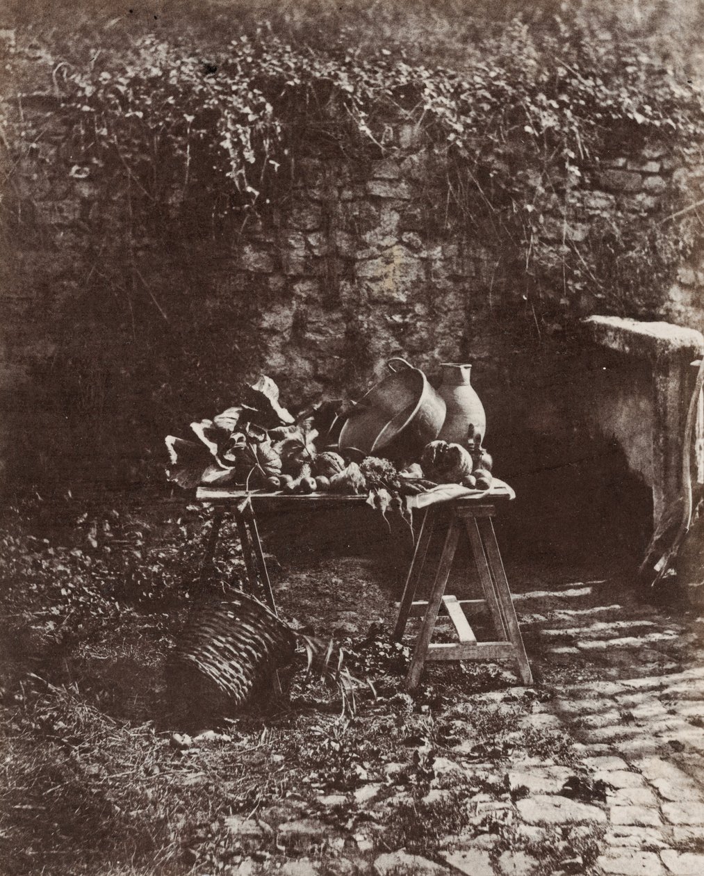 Stillleben: Topf, Krug und Gemüse auf einem Sägebocktisch, ca. 1852 von Henri Victor Regnault