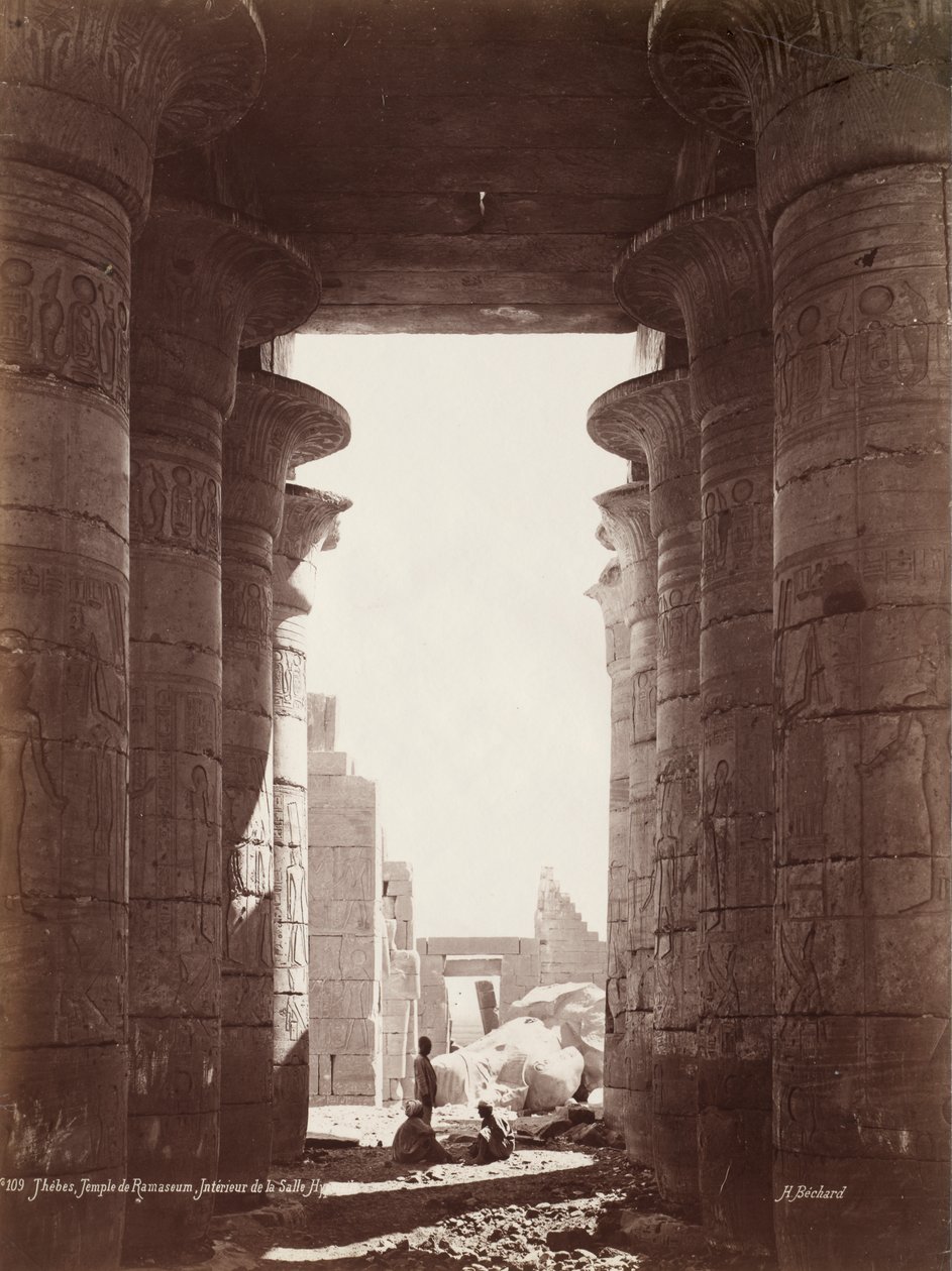 Theben, Tempel des Ramesseum, Inneres der Hypostylhalle von Henri Béchard