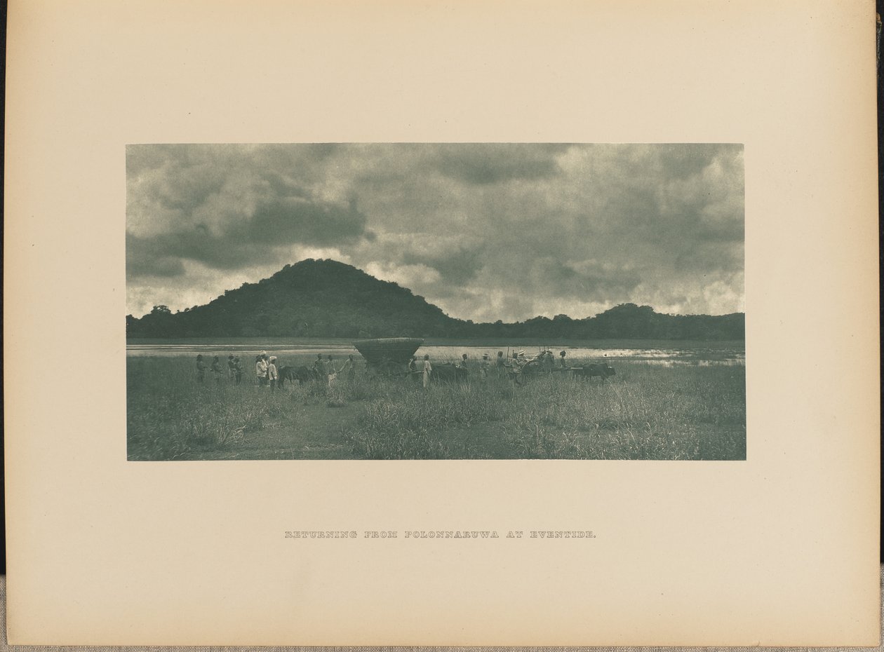 Rückkehr von Polonnaruwa bei Abenddämmerung von Henry W. Cave