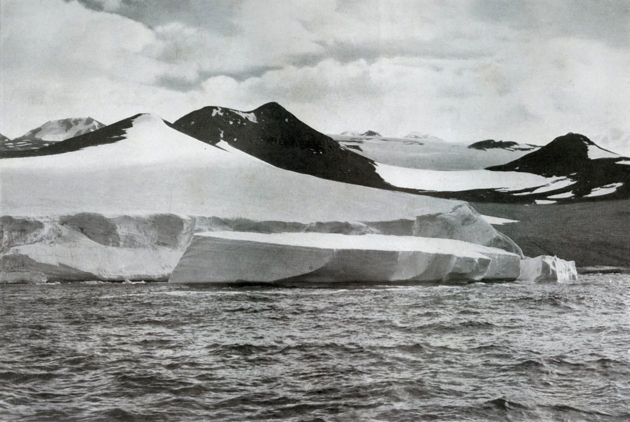 Ein Gletscher kalbt am Kap Crozier, um 1911 von Herbert Ponting