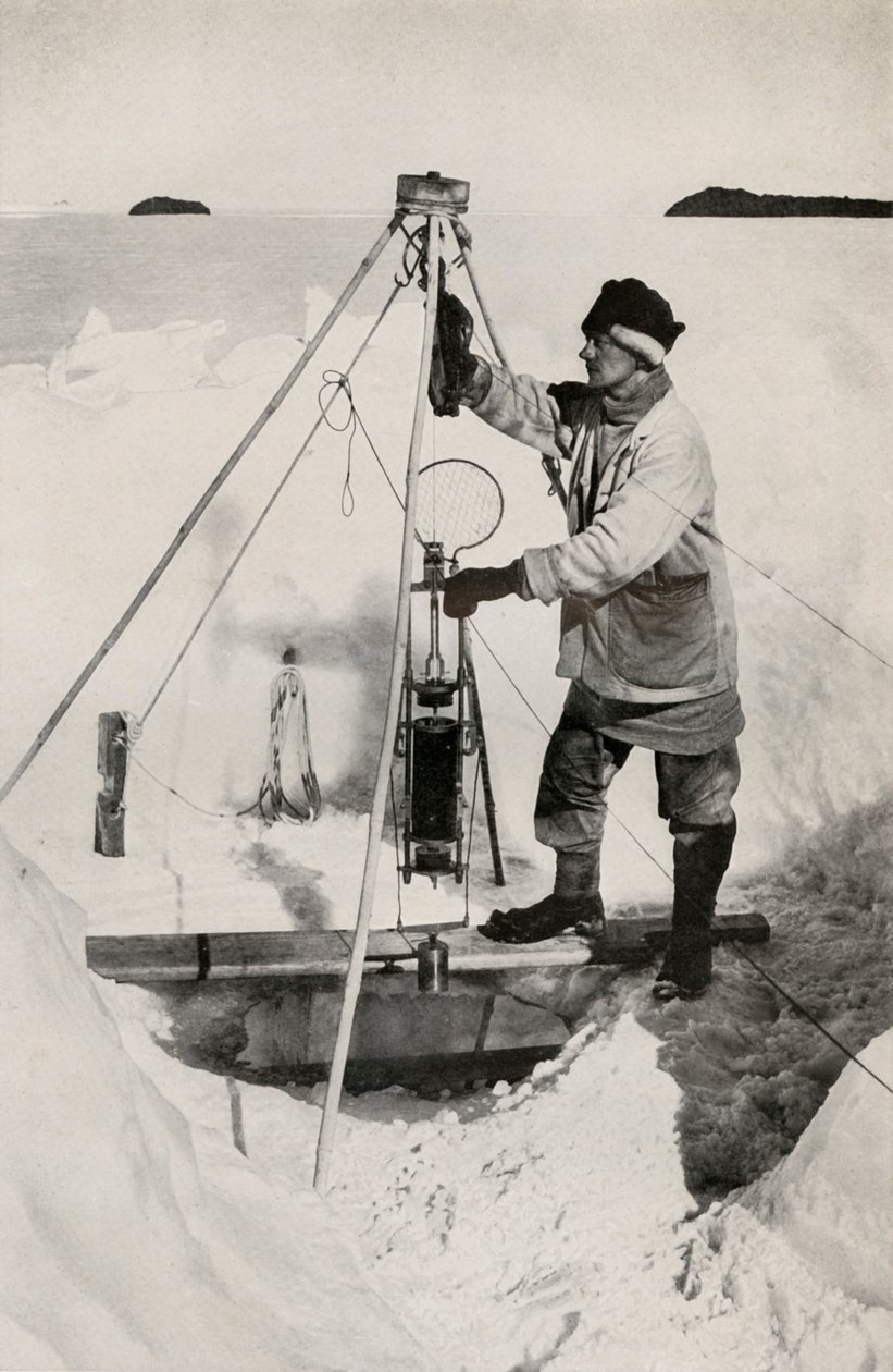E. W. Nelson mit der Nansen-Petersen isolierten Wasserflasche, um 1911, 1913 von Herbert Ponting