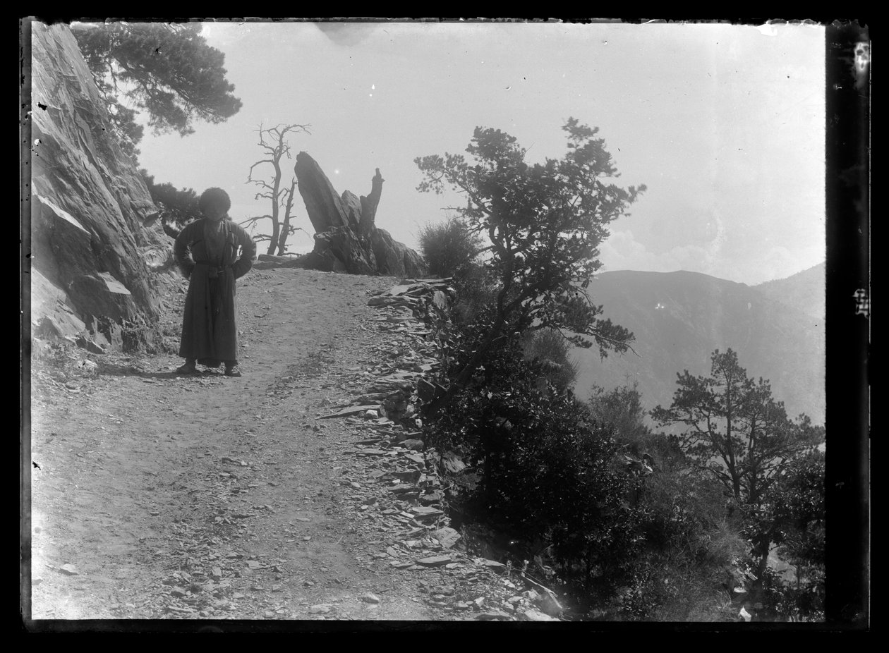Mann auf der Bergstraße im Kaukasus von Hugo Simberg