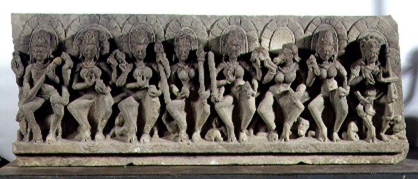 Sturz darstellend Siva und die sieben Muttergöttinnen, Gurjara-Pratihara-Dynastie, Allahabad (Stein) von Indian School