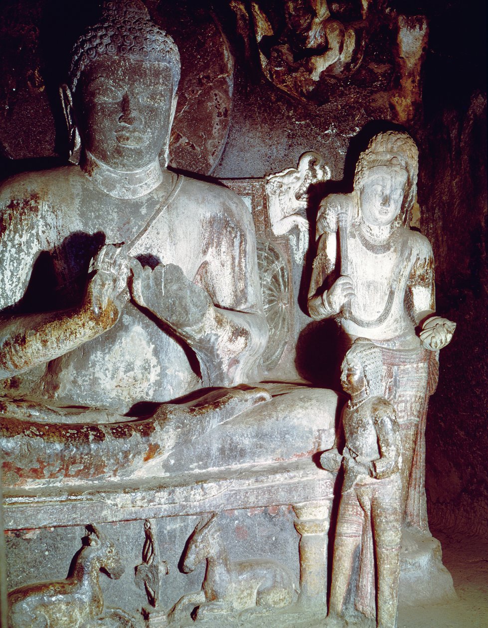 Sitzender Buddha, der die erste Lehrgeste macht, aus der Caitya-Halle der Höhle 10 von Indian School