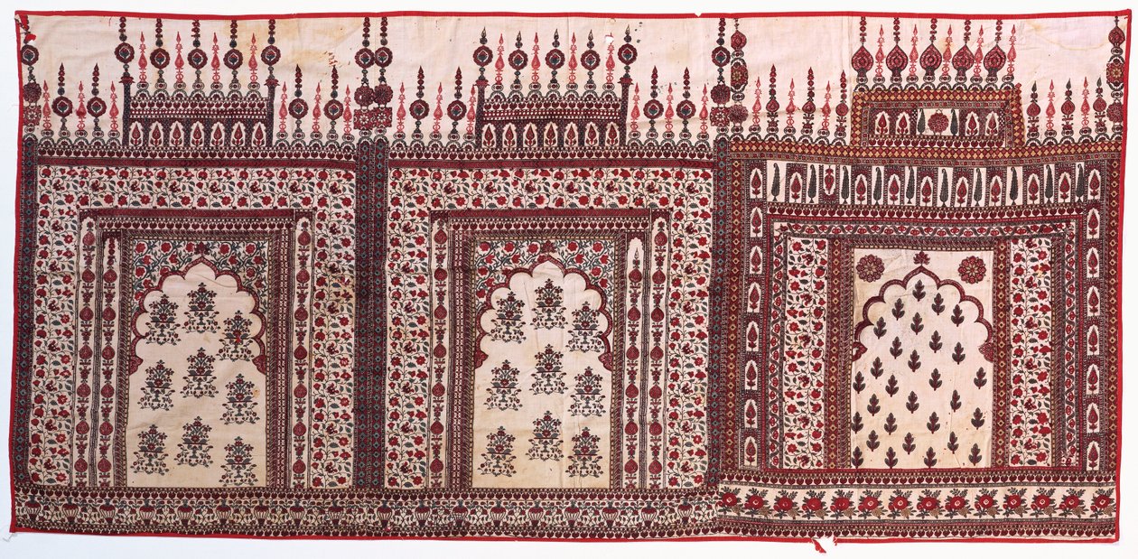 Drei Chintz-Gebetsbögen als ein einzelnes Hängestück montiert von Indian School