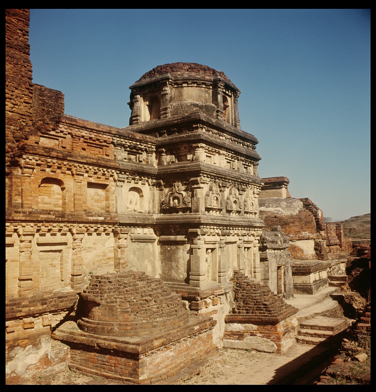 Votivstupa des Haupttempels von Standort III, 320-530 von Indian School