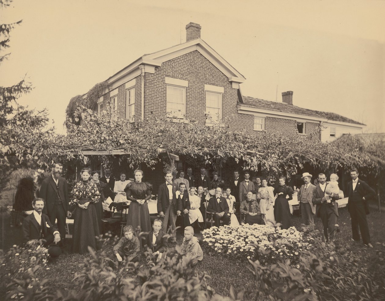 Porträt einer Familie, in der Nähe von Meadville, Pennsylvania von Ira E. Hall