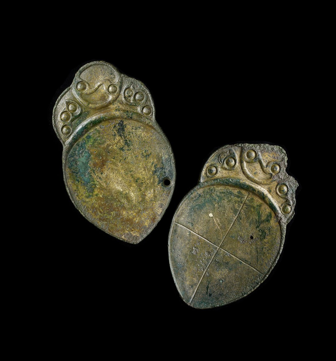 Paar Löffel mit gegossenem Dekor, von einer Fundstelle in Penbryn, Ceredigion, Wales, Eisenzeit von Iron Age