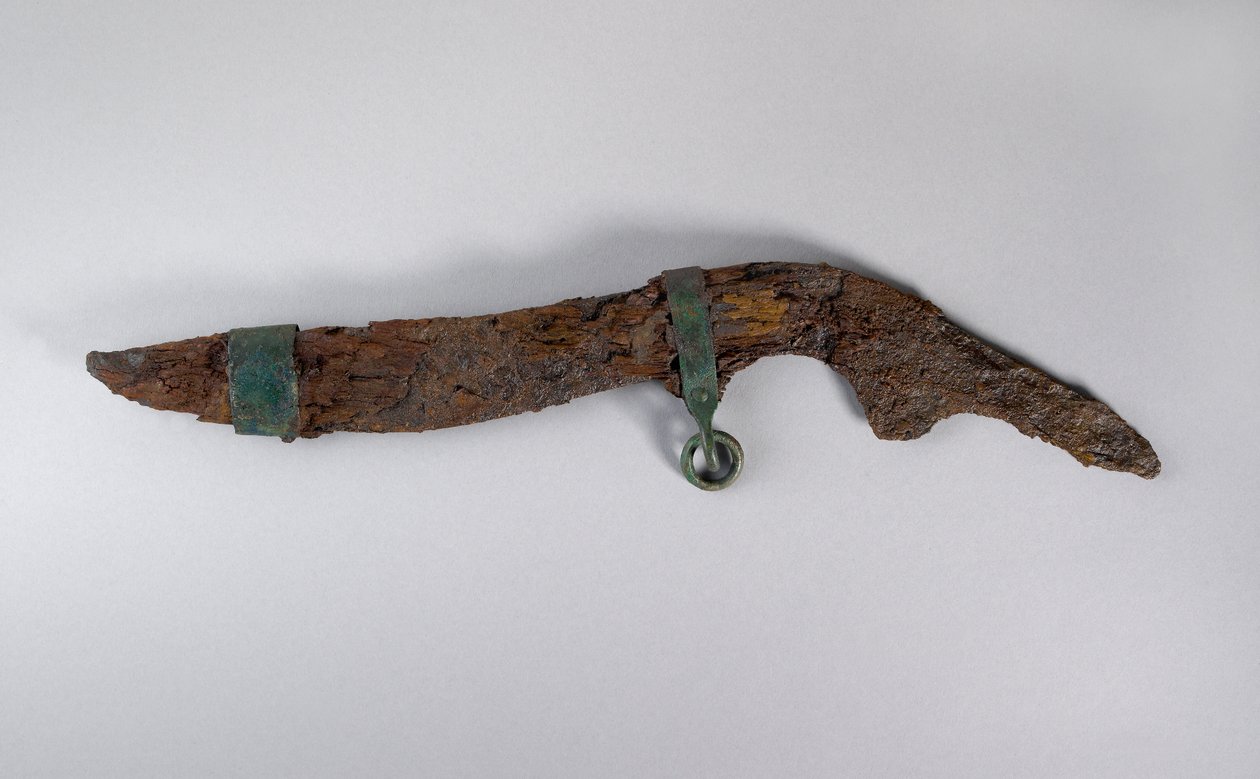 Großes Messer mit Überresten der Scheide, wahrscheinlich aus Sopron, Ungarn, Eisenzeit (Eisen und Holz) von Iron Age