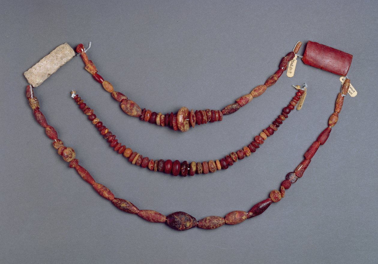 Drei Perlenketten aus Hallstatt, Österreich, 700-500 v. Chr. (Bernstein) von Iron Age