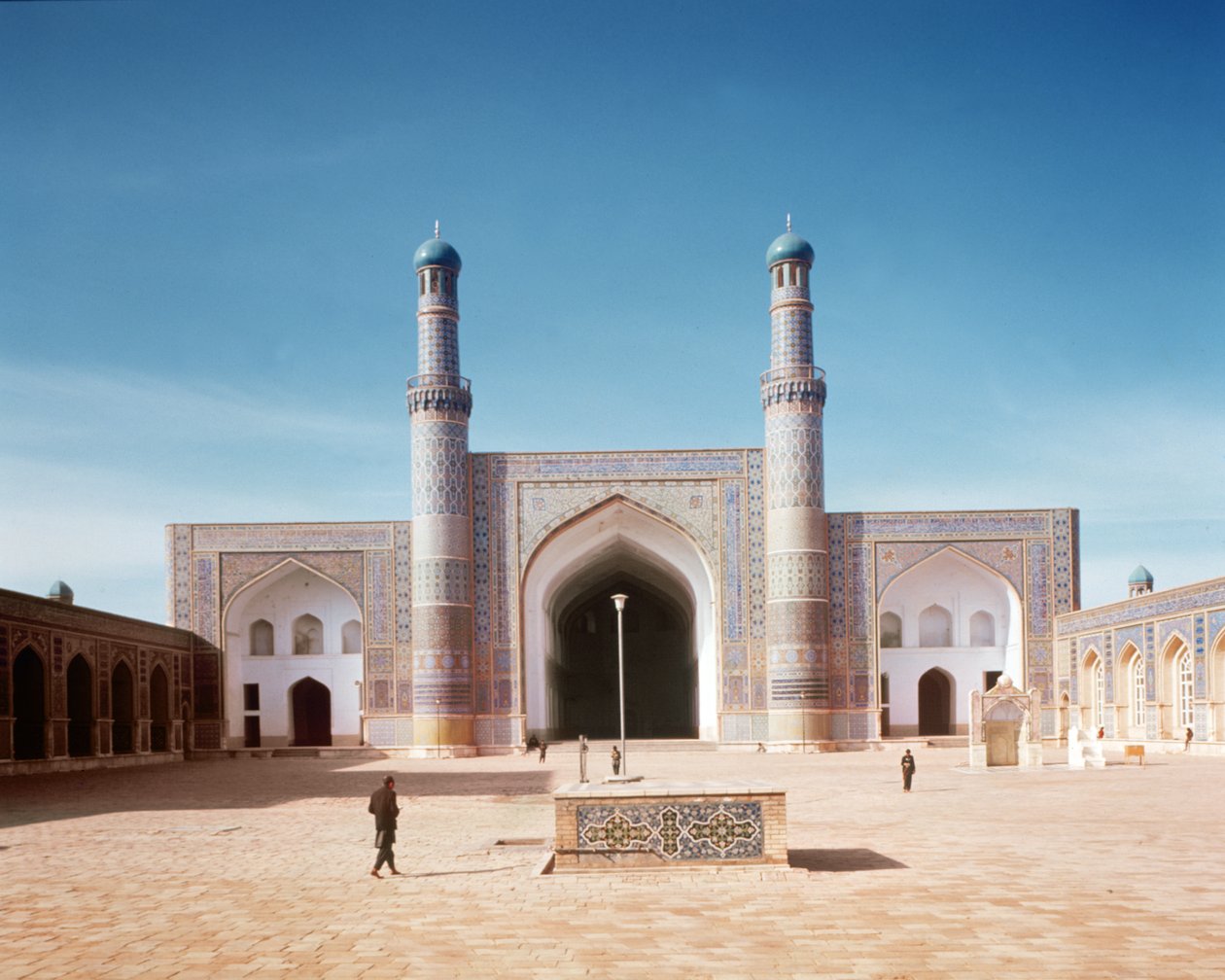 Der Innenhof der Masjid-i Jami oder Freitagsmoschee, gegründet 1200, wiederaufgebaut 1498 von Islamic School