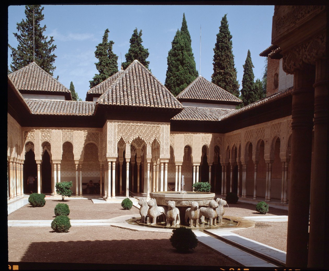 Ansicht des Löwenhofs, Hauptgericht des Nasridenpalastes der Löwen von Islamic School