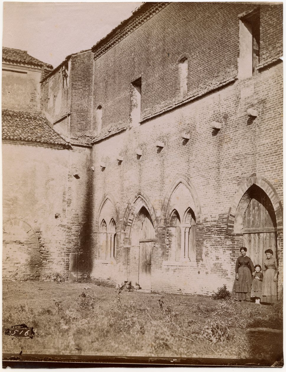 Außenansicht des Kapitelsaals, Abtei Pomposa, Emilia-Romagna, Italien, Fotografie von Luigi Ricci, Ravenna von Italian Photographer