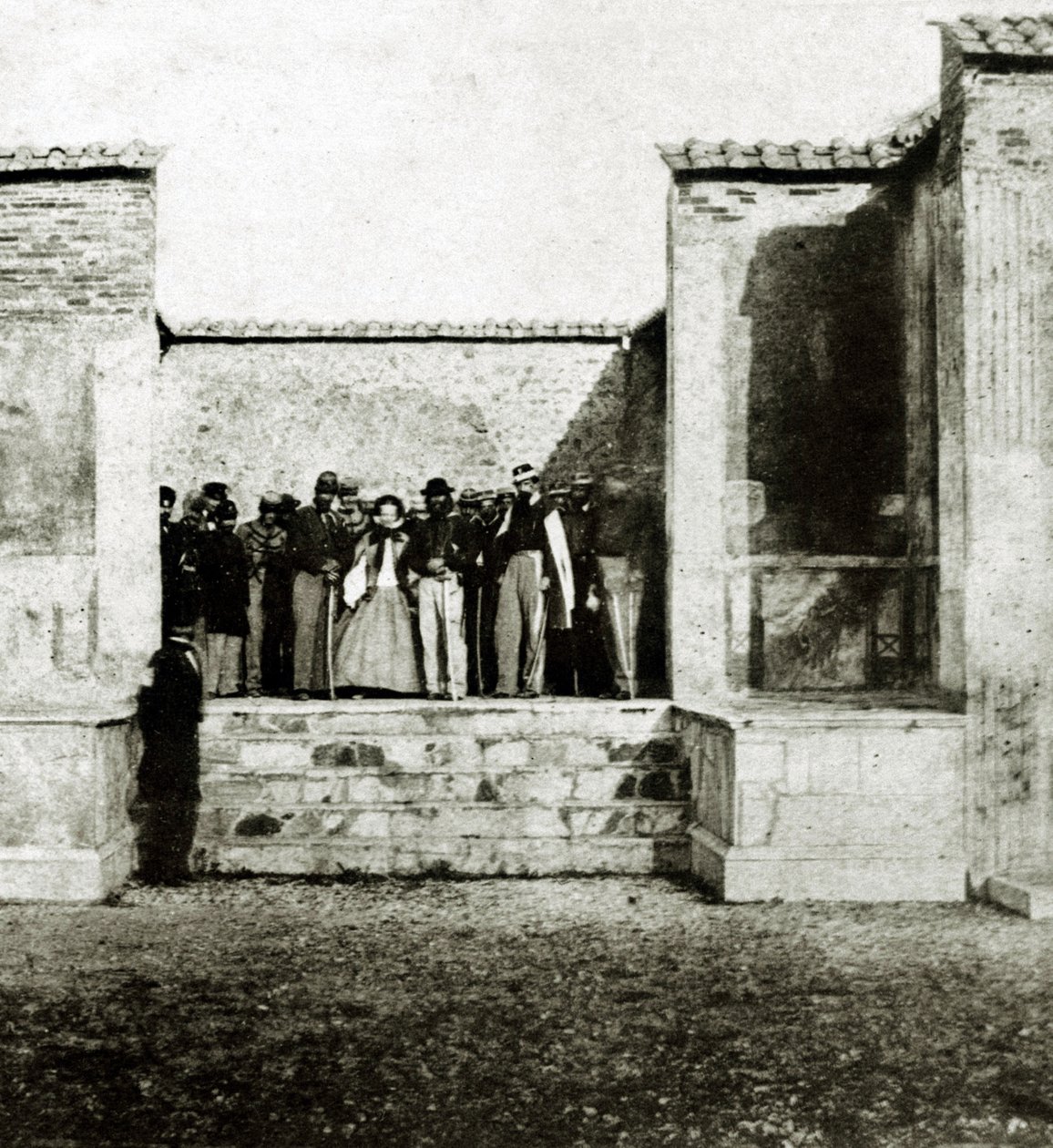 Giuseppe Garibaldi mit Giuseppe Fiorelli bei einem Besuch in Pompeji von Italian Photographer