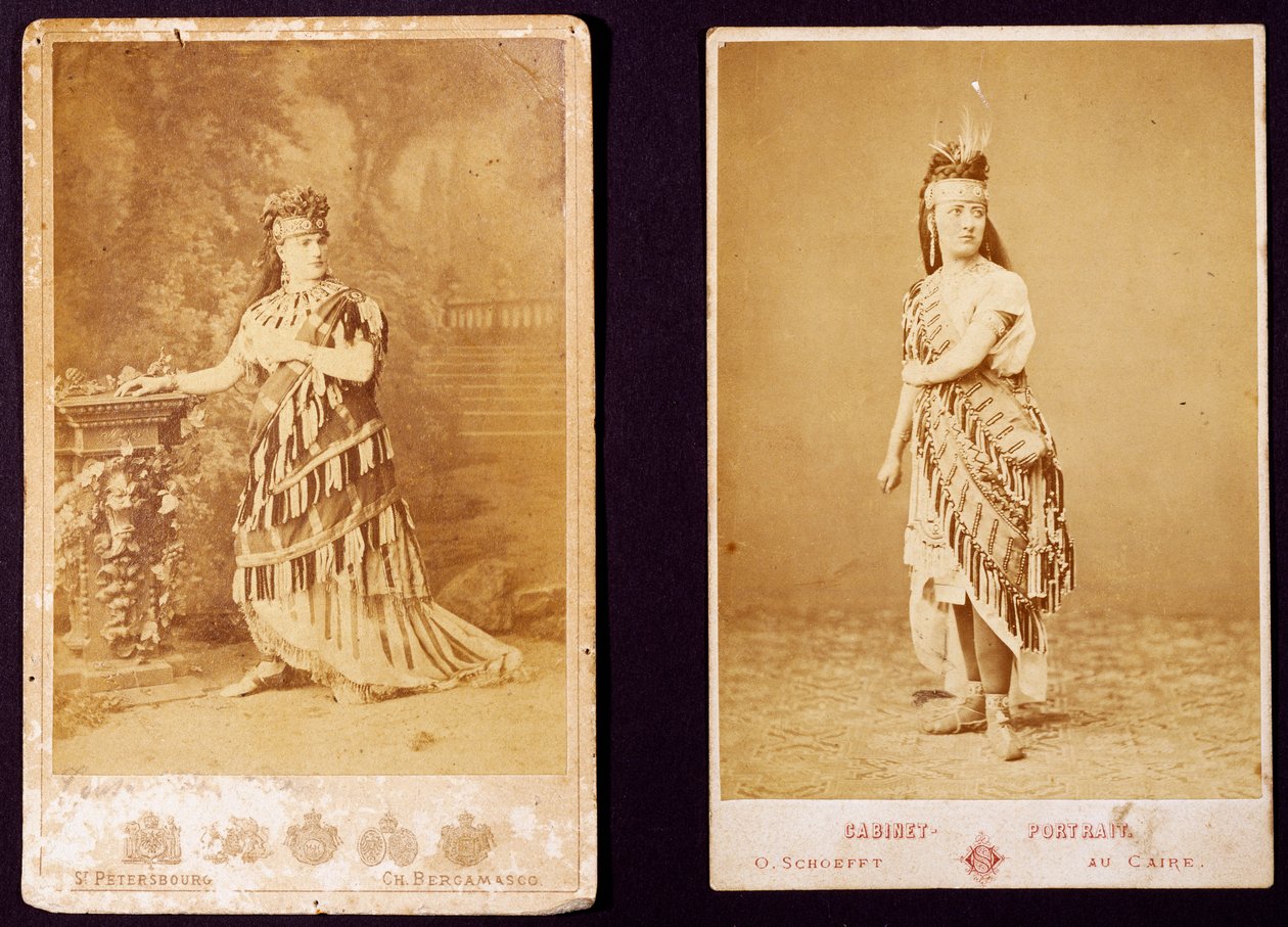 Teresa Stolz und Antonietta Pozzoni in Kostümen für Aida von Italian Photographer