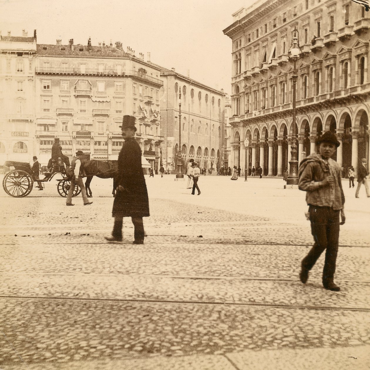 Ansicht der Piazza del Duomo, Mailand, 1873 von Italian Photographer