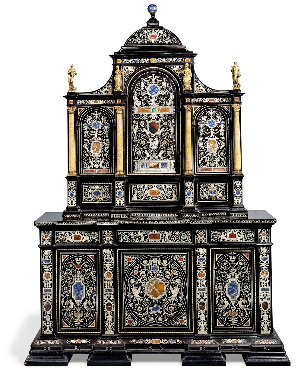 Ein italienischer Kabinett mit Ormolu-Montierung, Elfenbein und Hartstein-Einlagen von Italian School