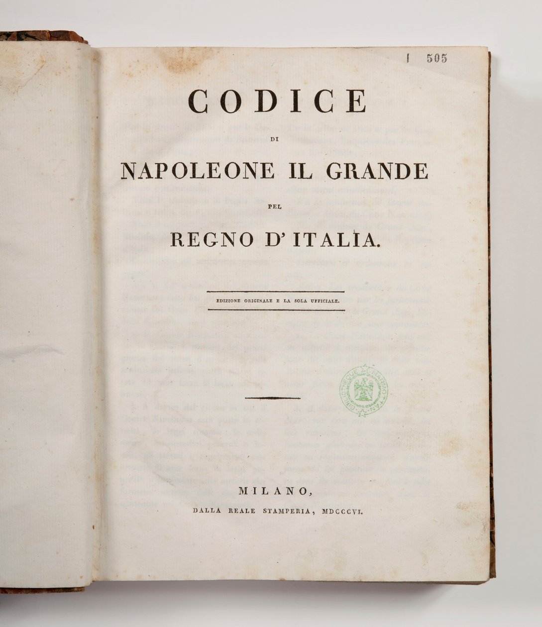 Code Napoléon des Großen für das Königreich Italien, aufgeschlagen auf der Titelseite, veröffentlicht in Mailand, dalla reale Stamperia, 1806 von Italian School