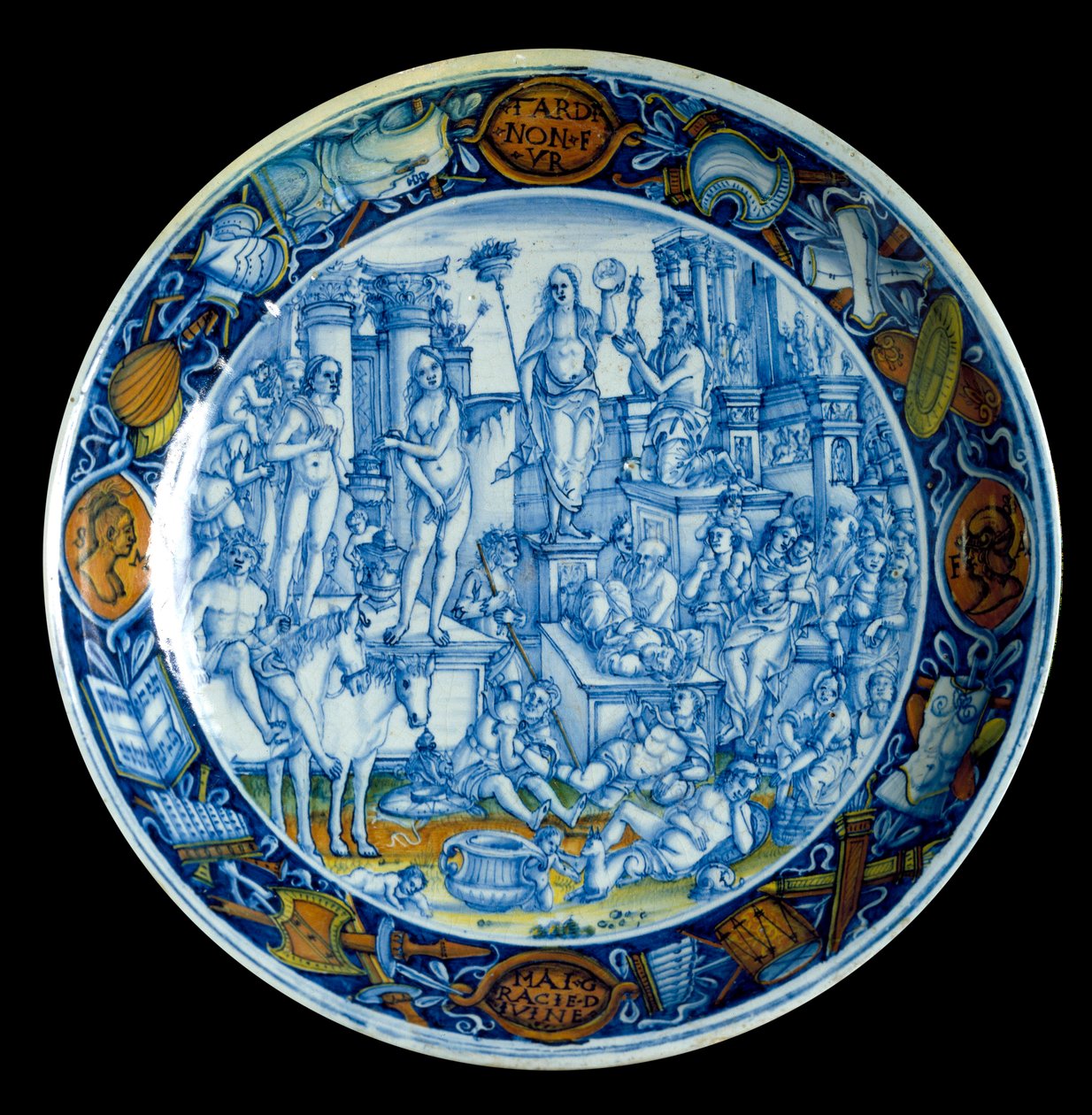 Dekorierte Platte, die die Allegorie der Selene, Göttin des Mondes in der griechischen Mythologie, darstellt von Italian School