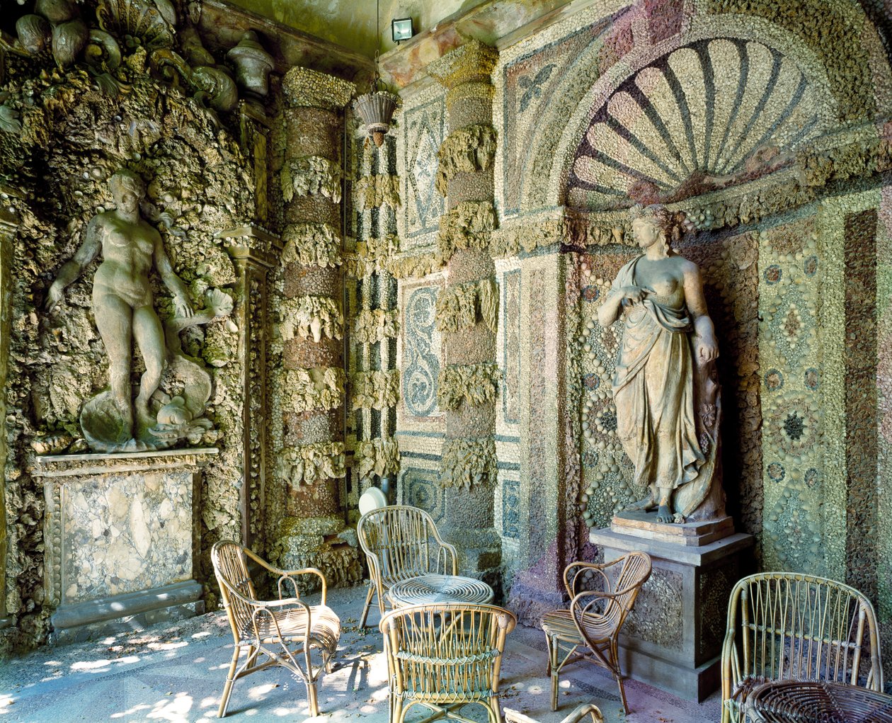 Innenansicht der Grotte der Villa la Pietra von Italian School
