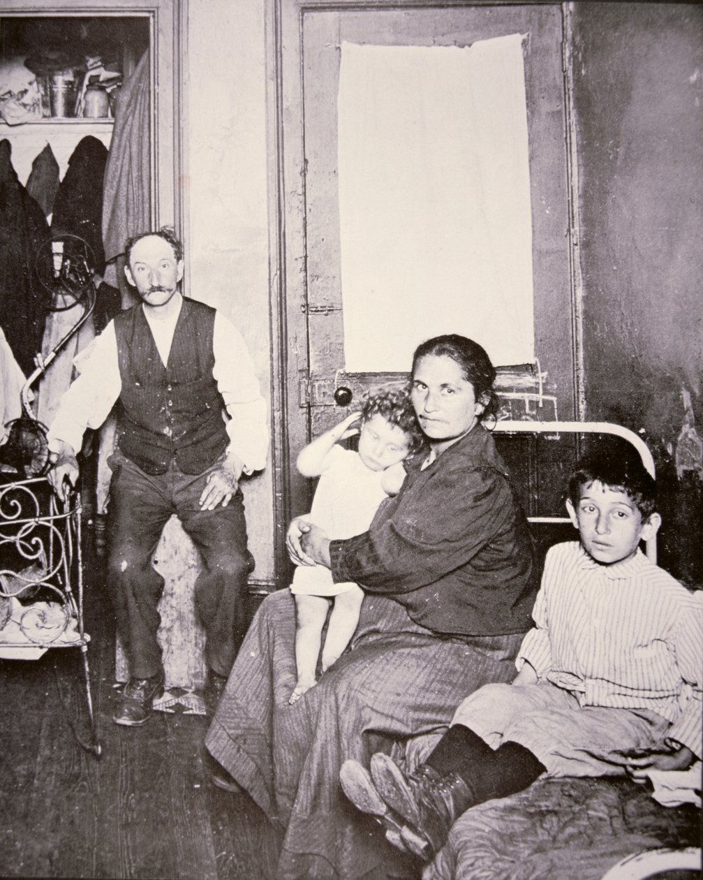 Einwandererfamilie, Lower East Side, New York City, ca. 1910 von Jacob August Riis