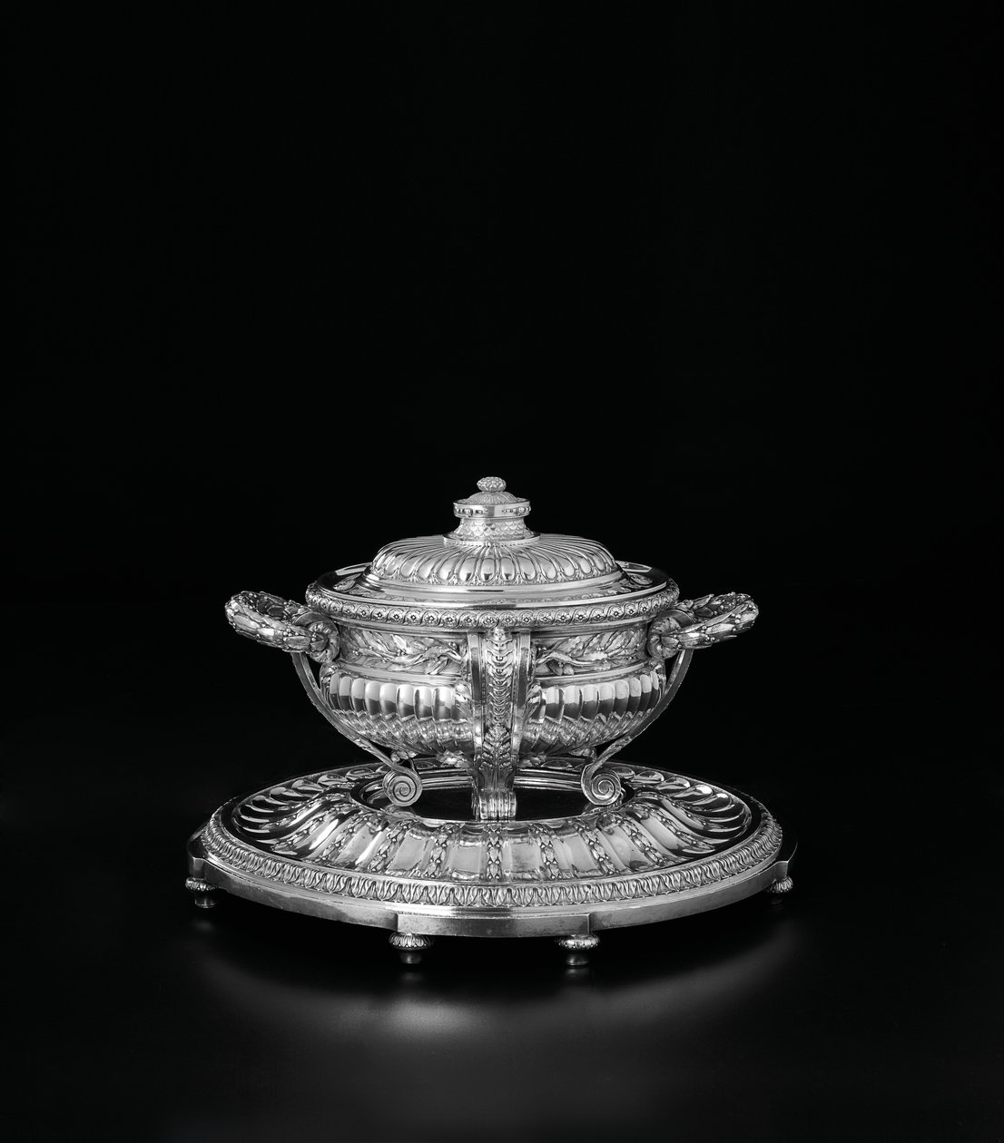 Louis XV Suppenschüssel, Deckel und Ständer aus dem Orloff-Service von Jacques Nicolas Roettiers