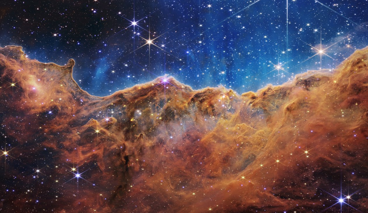 Kosmische Klippen im Carinanebel (NIRCam-Bild) von James Webb Space Telescope (NASA)