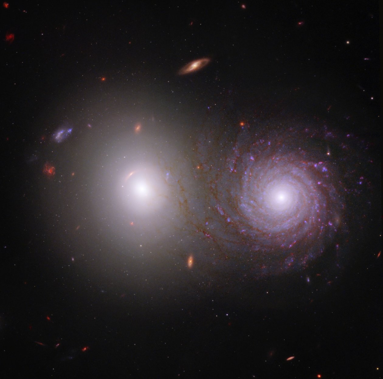 Interstellarer Staub innerhalb eines Galaxienpaares von James Webb Space Telescope (NASA)