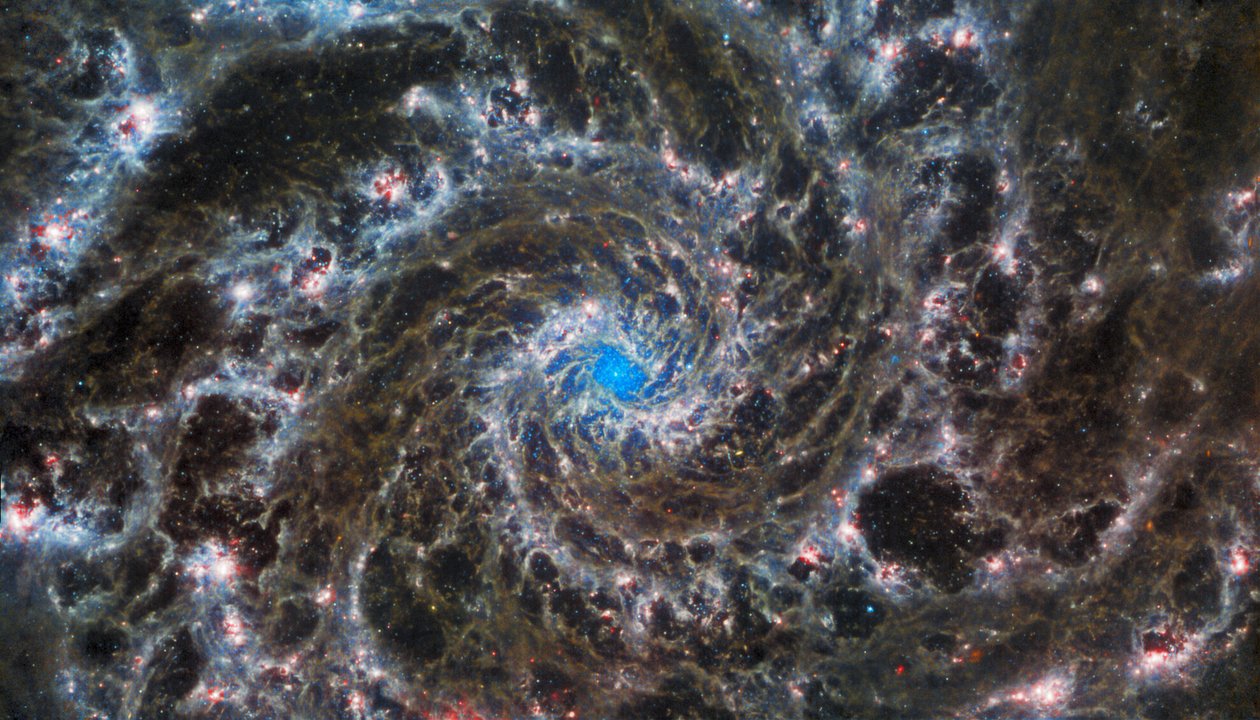 Das Herz der Phantomgalaxie von James Webb Space Telescope (NASA)