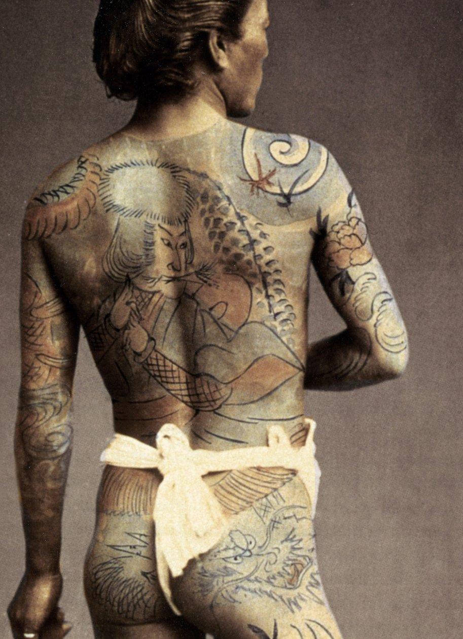 Mann mit traditionellem japanischen Irezumi-Tattoo, ca. 1880 von Japanese Photographer