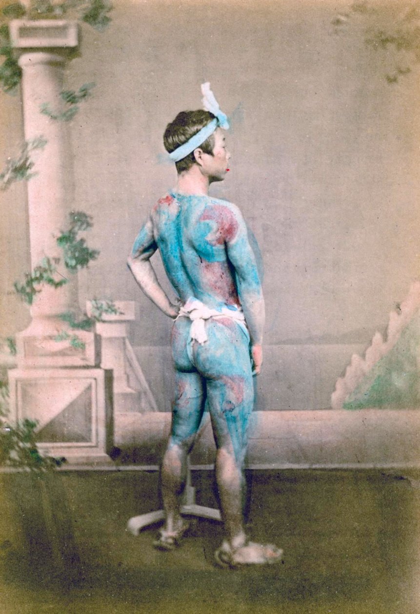 Porträt eines Bräutigams mit traditionellen japanischen Irezumi-Tattoos, ca. 1882 (handkoloriertes Albumenfoto) von Japanese Photographer