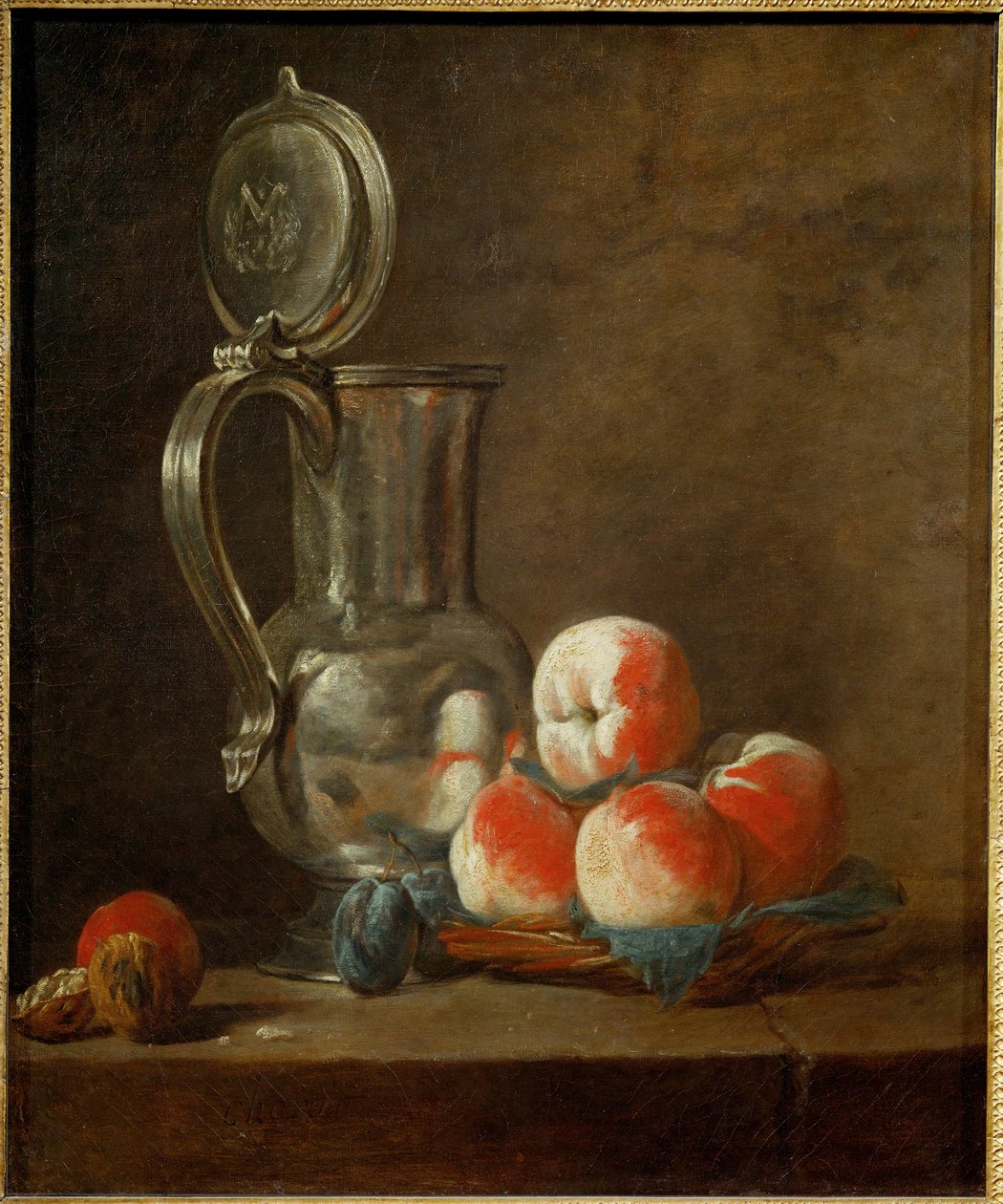 Zinnkrug mit Teller voller Pfirsiche, Pflaumen und Nuss von Jean-Baptiste Simeon Chardin