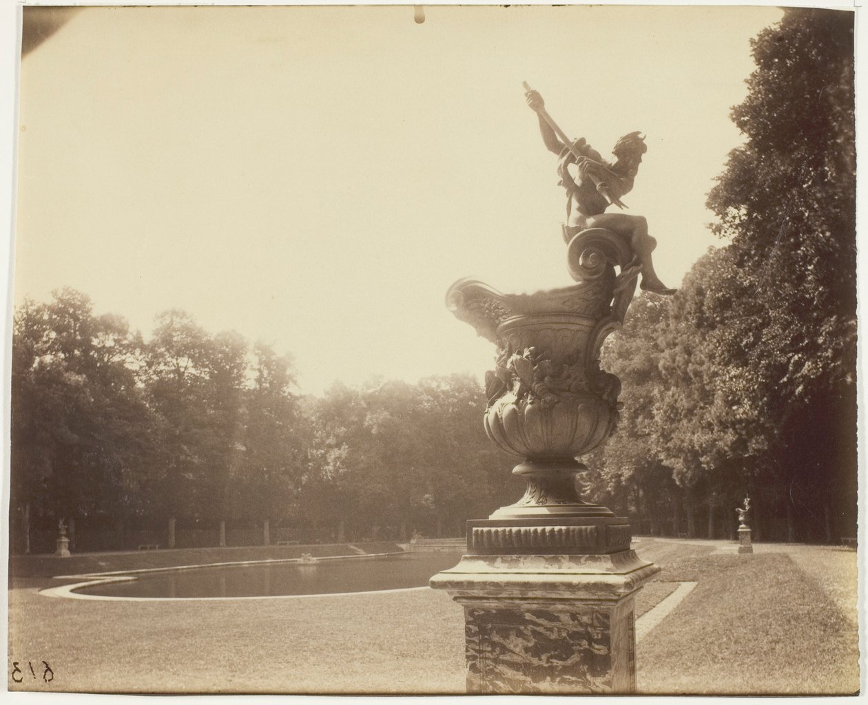 Versailles, Grand Trianon (Vase von Le Lorrain) von Jean Eugène Auguste Atget