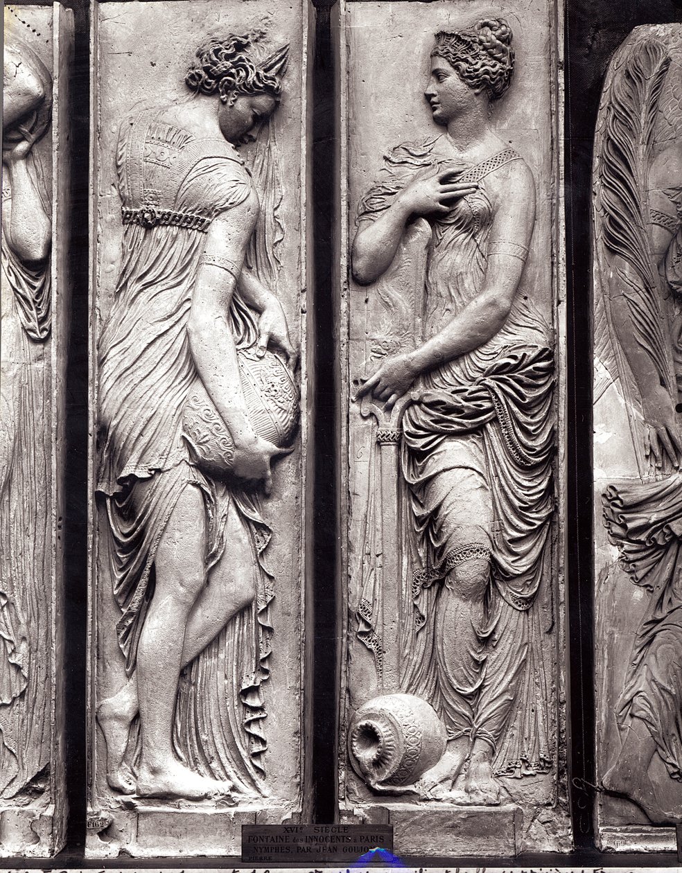 Reliefs vom Brunnen der Unschuldigen (Detail) von Jean Goujon