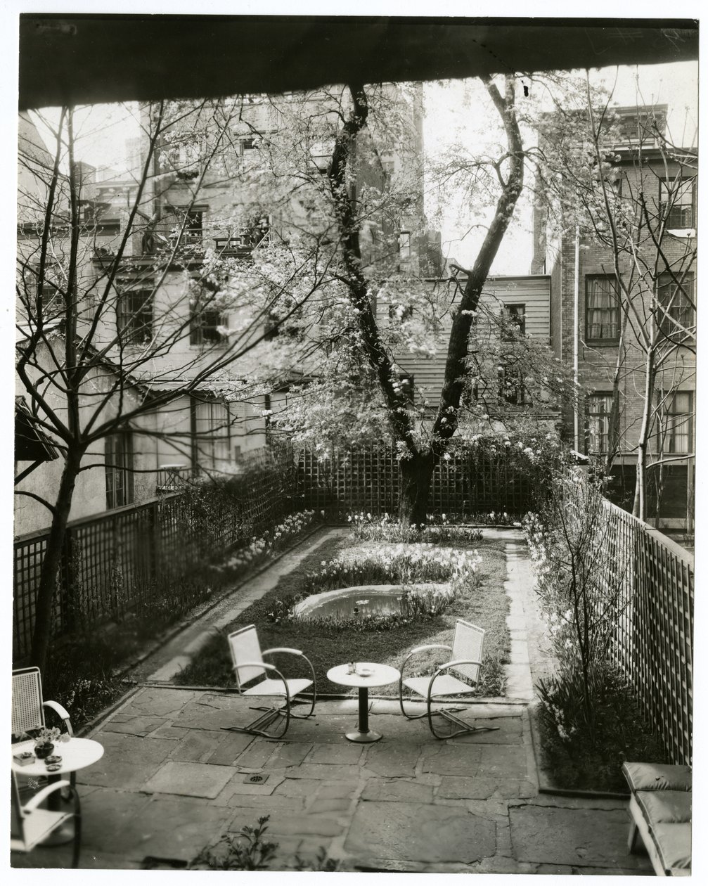 Garten von Mrs. W H Wells, 265 W 11th von Jessie Tarbox Beals