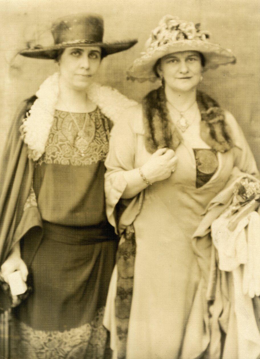 Mrs Coolidge und ihre Freundin Frances Parkinson Keyes von Jessie Tarbox Beals