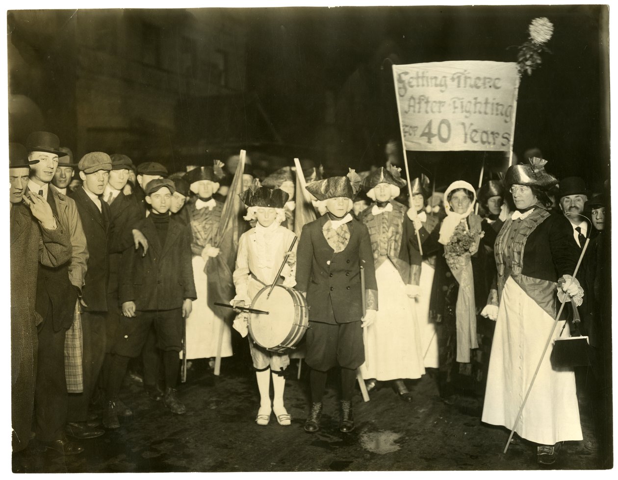 Suffrage Parade, Greenwich Village, New York, USA von Jessie Tarbox Beals