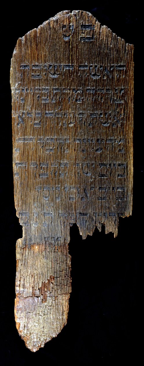 Grabstele aus Hegengeim (Oberrhein) im Jüdischen Museum in Basel, Schweiz. 82 x 29 x 4,5 cm. „Für Braina, Frau von Henle (?) Bloch aus Hegengeim, begraben am 26. Nissan 615 (= 1855)“. von Jewish School