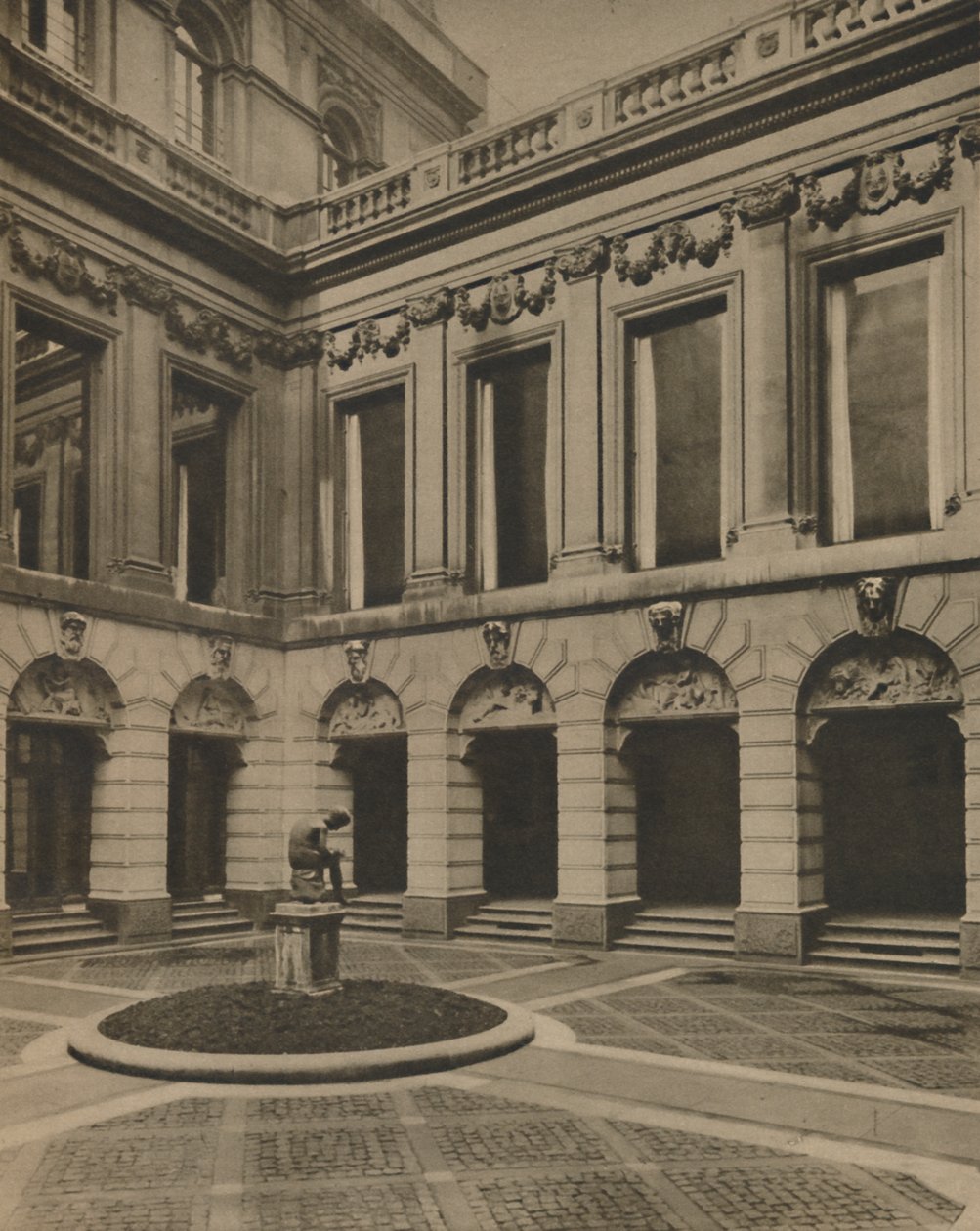 Hof der Drapers Hall in der Throgmorton Street, ca. 1935 von Joel