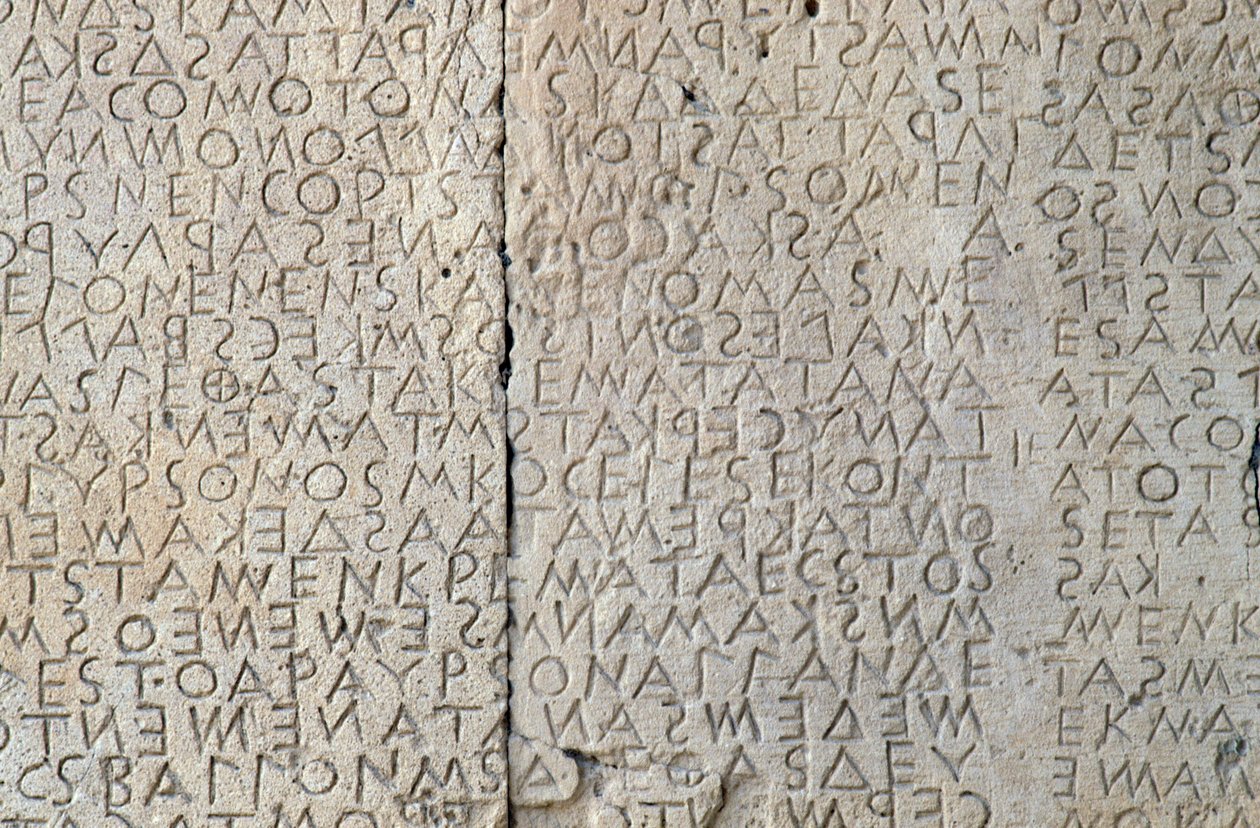 Gesetzestafel von Gortyn, dorische Inschriften auf Steintafeln, Gortyn, Kreta, Griechenland, griechische Zivilisation, 5. Jahrhundert v. Chr. (Detail) von Walter Charles Mills