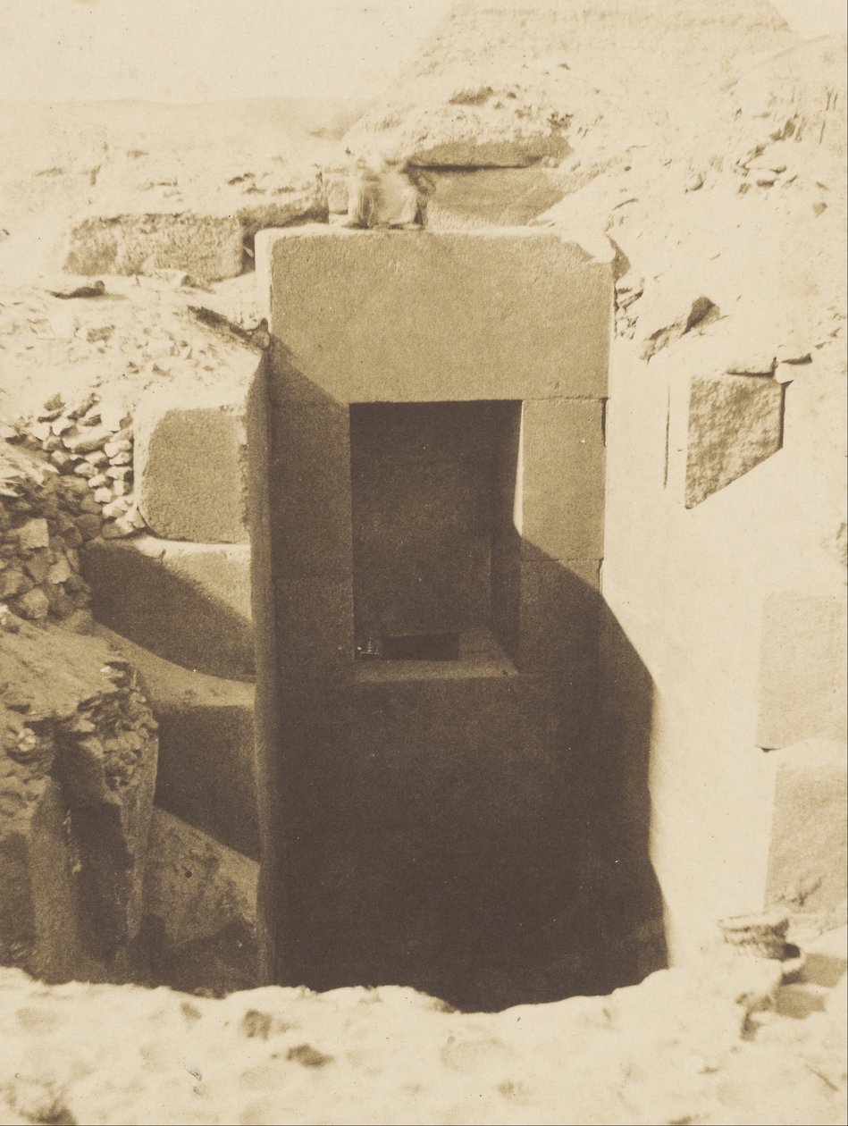 Pyramiden von Gizeh, Arbeiten von M. Mariette, Granittor links der Sphinx Ausgrabungen von John Beasly Greene