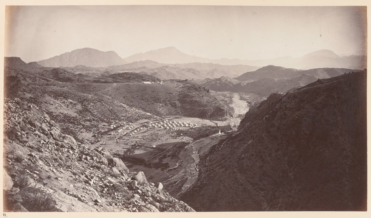 Gesamtansicht von Ali Musjid, Blick zurück nach Peshawar?, ca. 1878 von John Burke