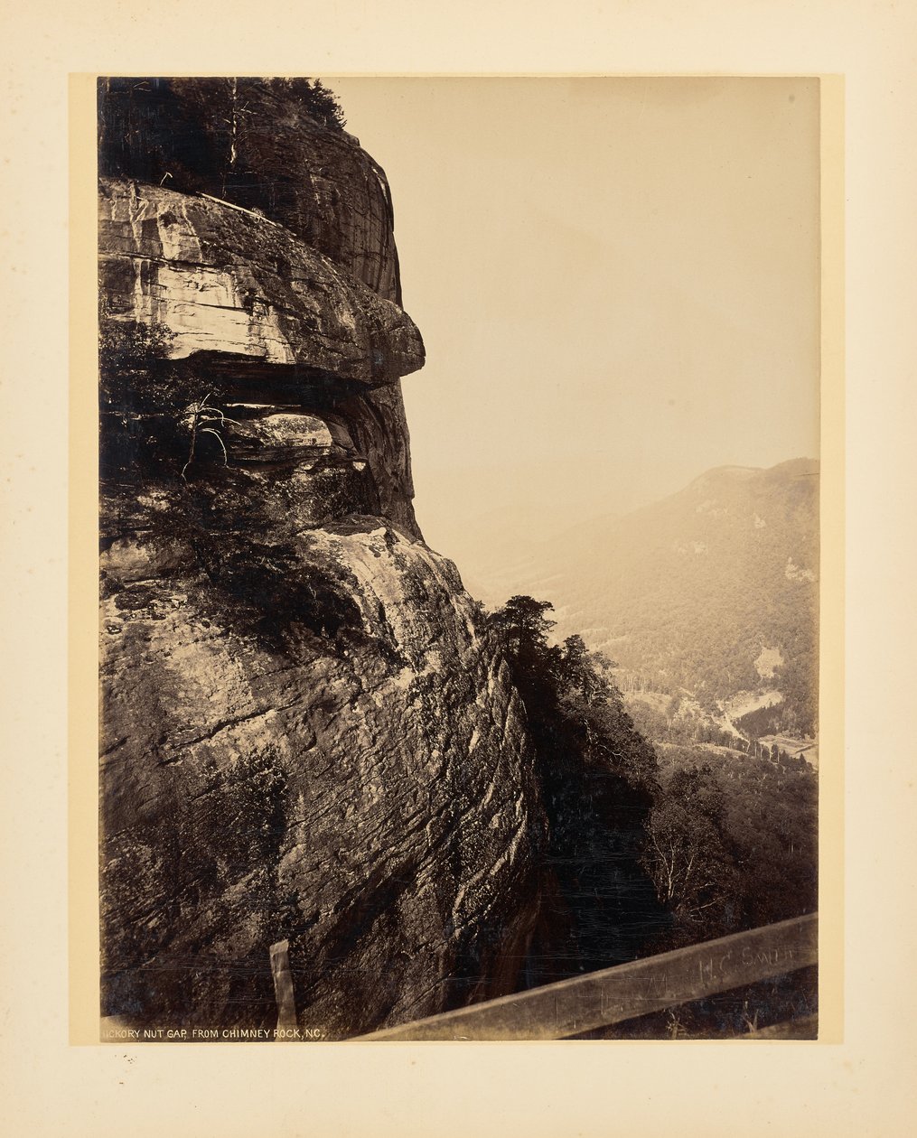 Hickory Nut Gap, von Chimney Rock, North Carolina von John K. Hillers