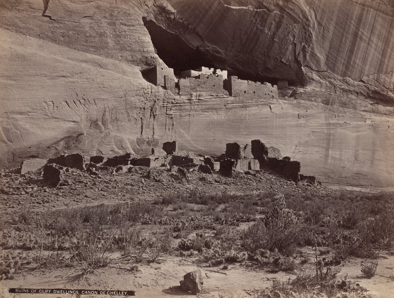 Ruinen der Klippenwohnungen, Canyon de Chelly, 1879-1881 von John K. Hillers