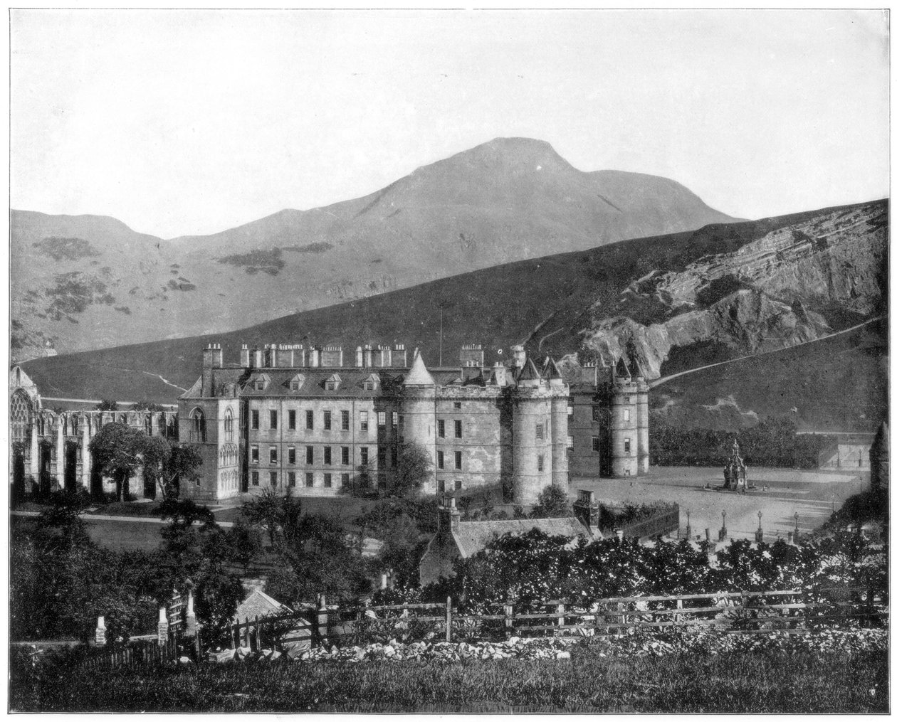 Holyrood Palace, Edinburgh, Schottland, späte 19. Jahrhundert von John L. Stoddard