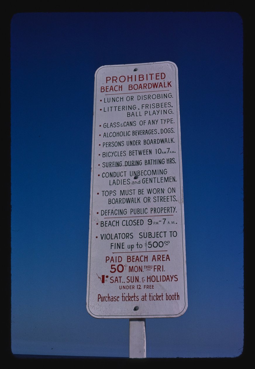 Strand, Boardwalk-Regeln, Seaside Heights, New Jersey, USA von John Margolies