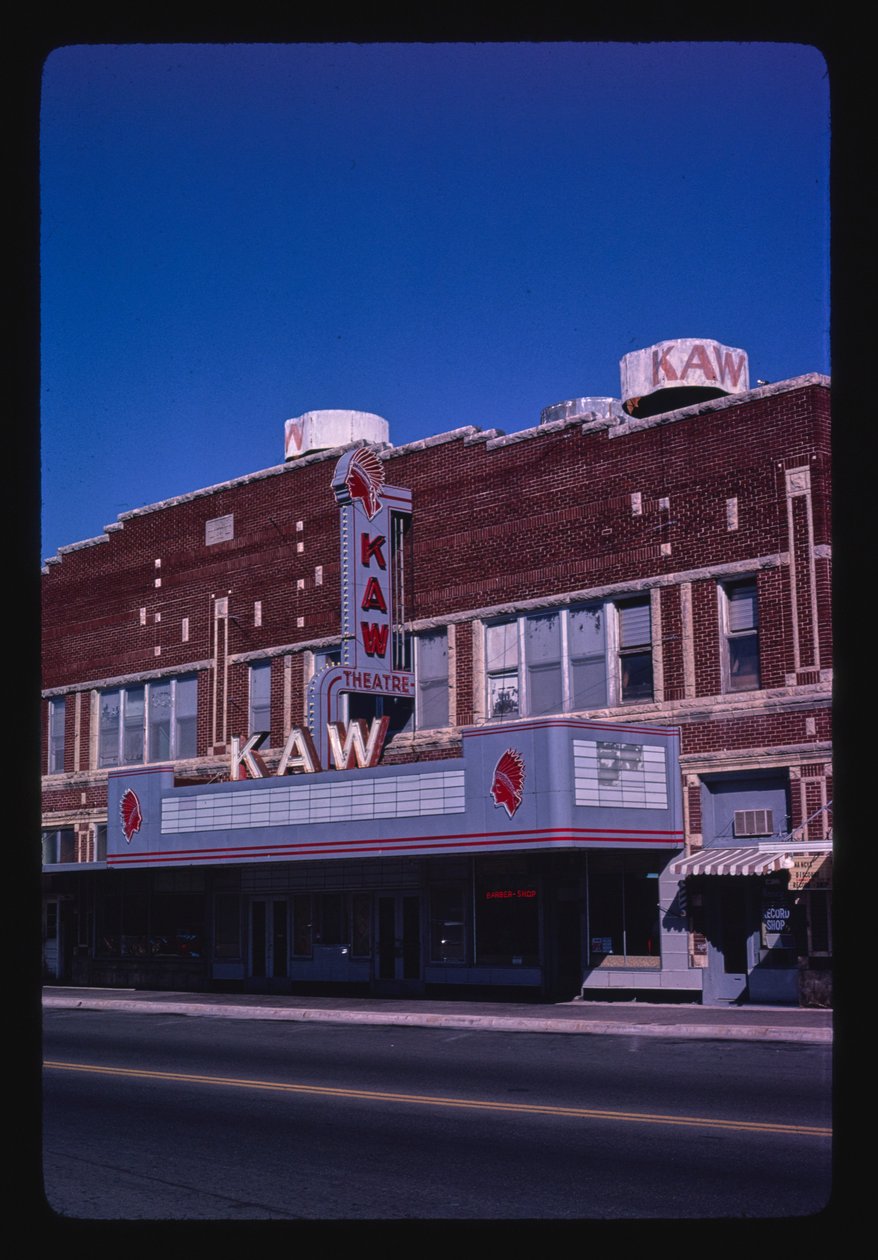 Kaw Theater, Washington Street, Junction City, Kansas, USA von John Margolies