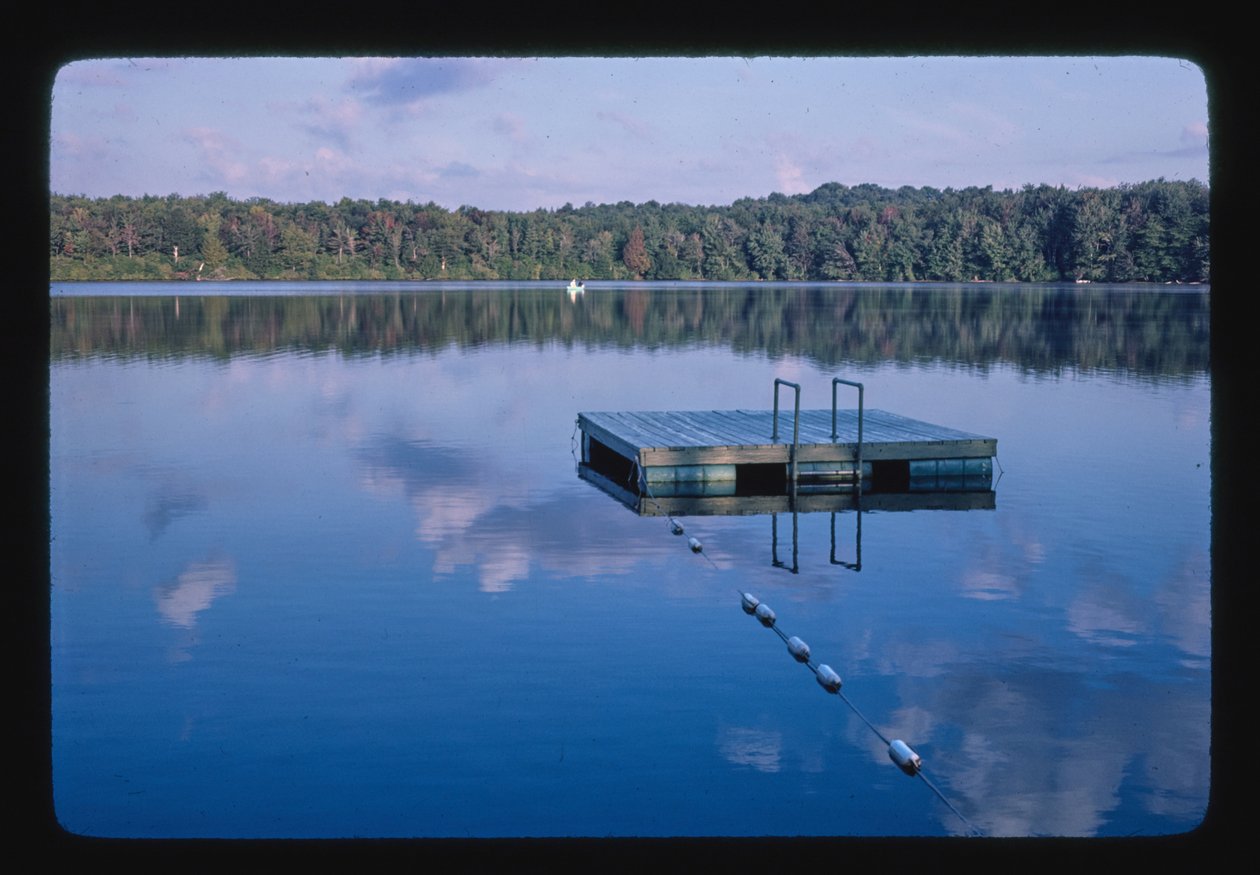 Menges Sandteich, Menges Lakeside Resort, Livingston Manor, New York, USA von John Margolies