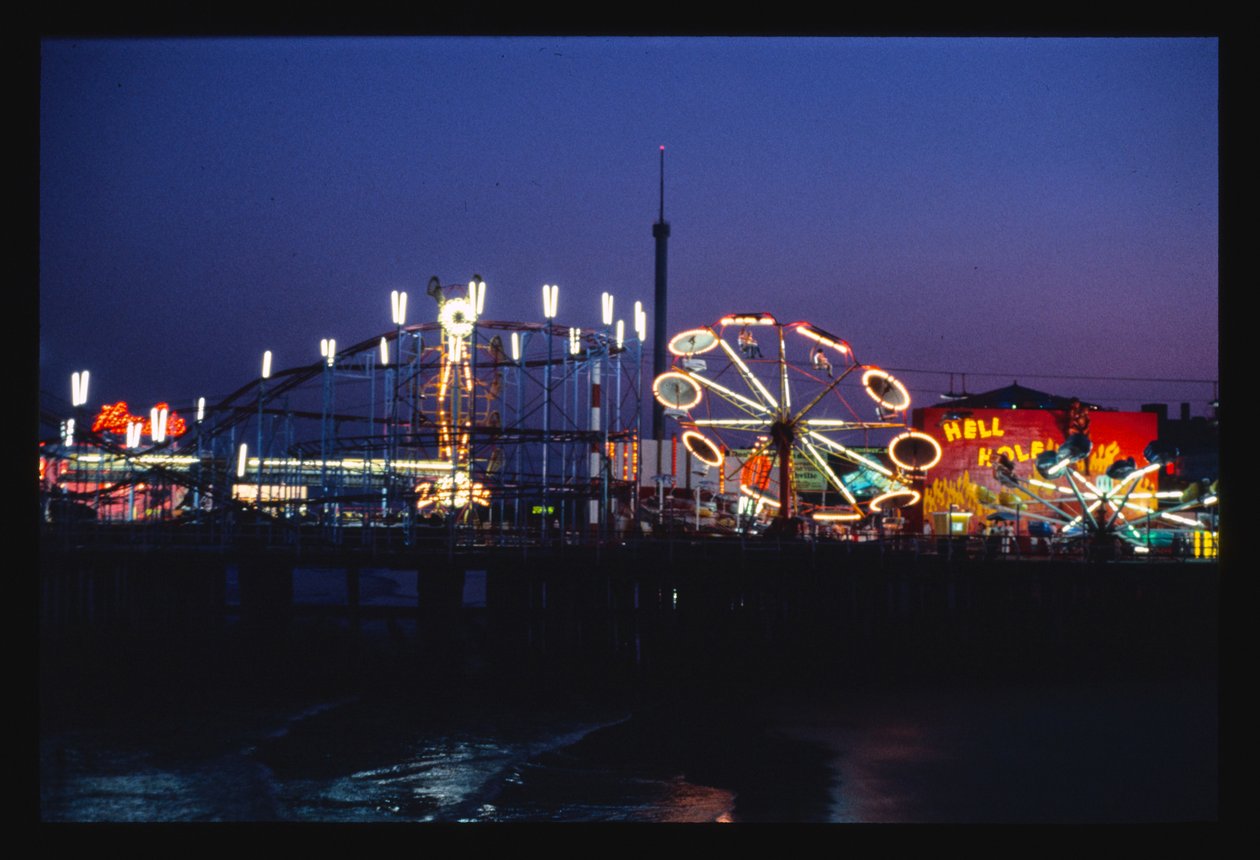 Steeplechase Pier bei Nacht, Atlantic City, New Jersey, USA von John Margolies