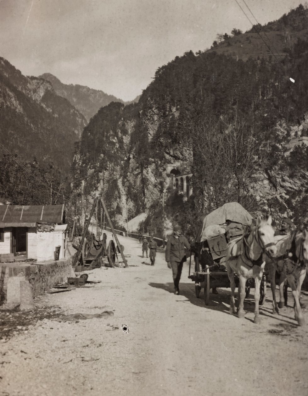 Album "Meine Weltkriegs-Erinnerungen Südwestfront (Kärnten, Italien, Südtirol) 31/03/1915-12/11/1918 - Josef Zohles Wien": Militärwagen (s/w Foto) von Josef Zohles